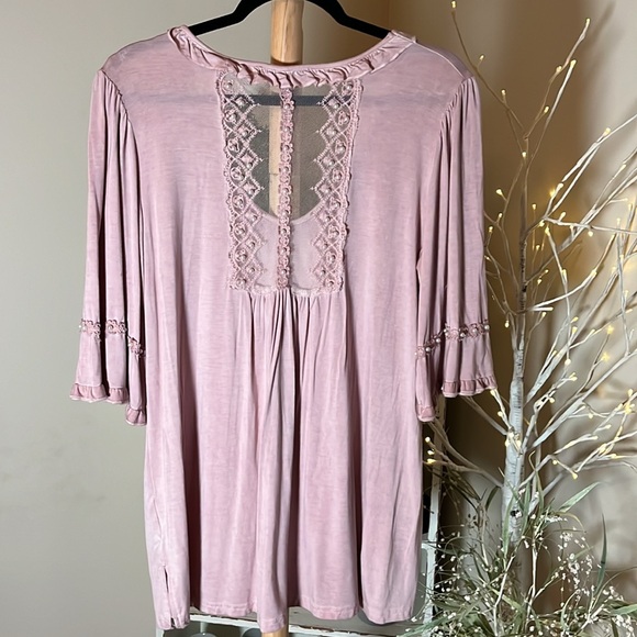 ๐Willow & Jaye M beautiful boutique brand with lace/pearl trim.So soft and flowy - Picture 5 of 6